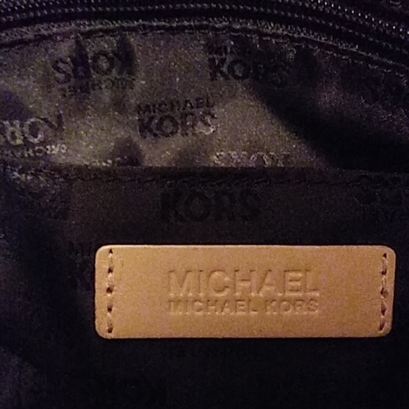 Micheal kors purse - Picture 4 of 7